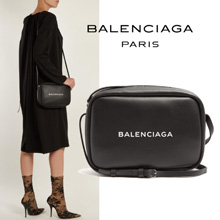 バレンシアガ スーパーコピー ショルダーバッグポシェット ブラックEVERYDAY CAMERA BAG ブラック カメ